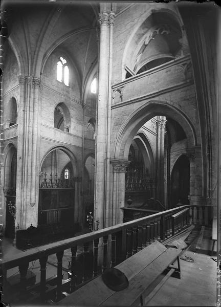 Angle du transept nord et de la nef