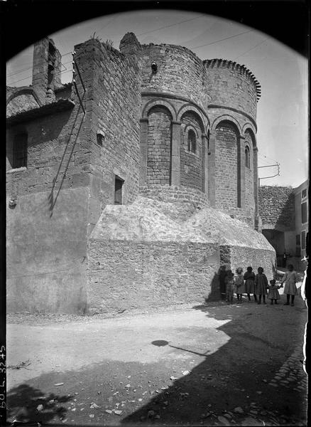 Abside ; groupe d'enfants