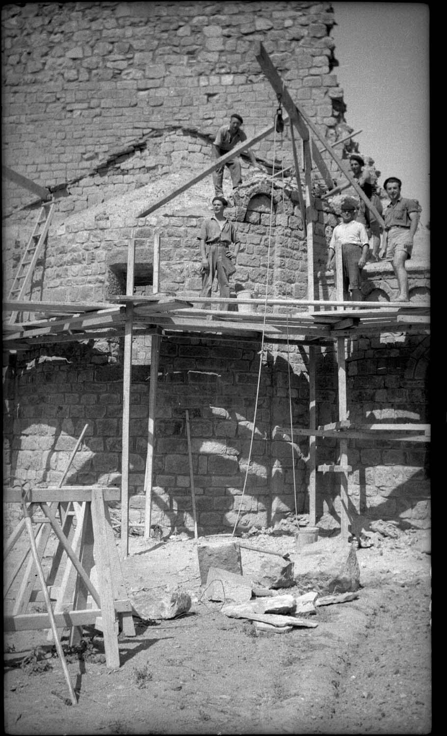 Transept est : absidioles en restauration