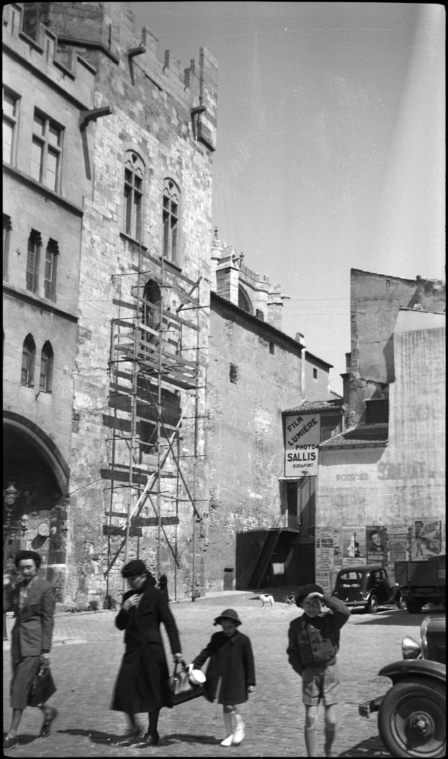 Façade est : tour de la Madeleine en travaux