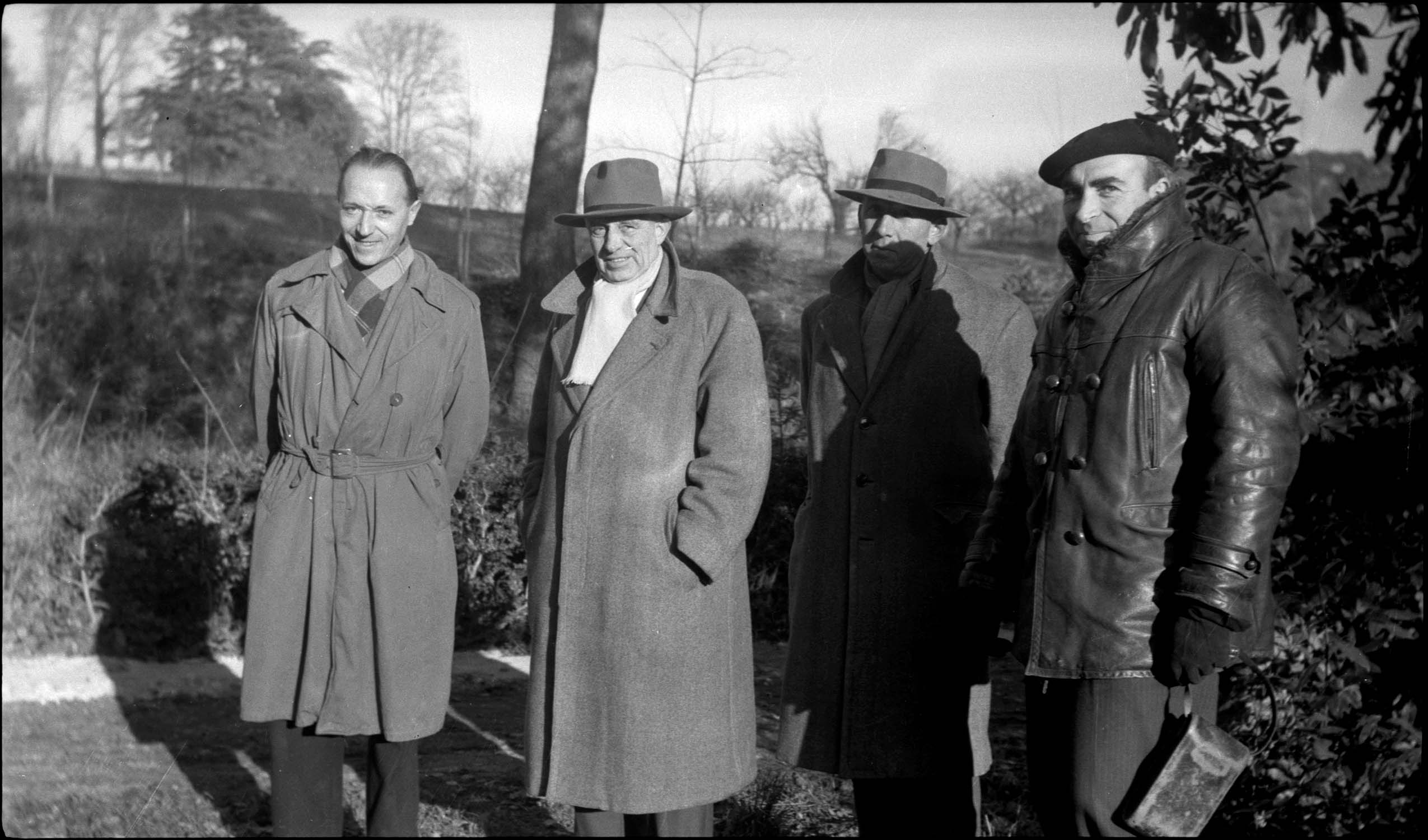 Groupe de quatre hommes. « Souvenir de Villelongue »