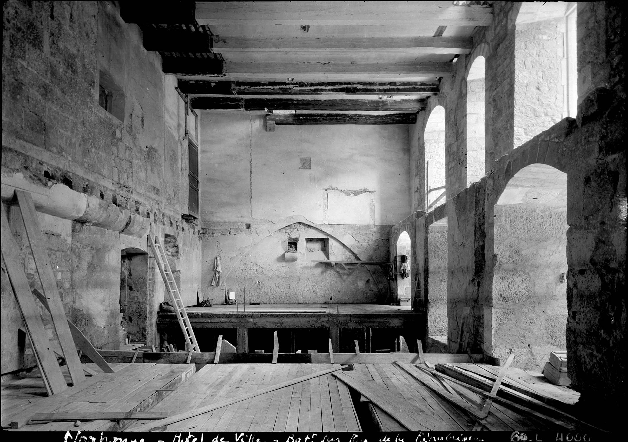 Chapelle de la Madeleine, bâtiment sur la rue de la République : travaux intérieurs