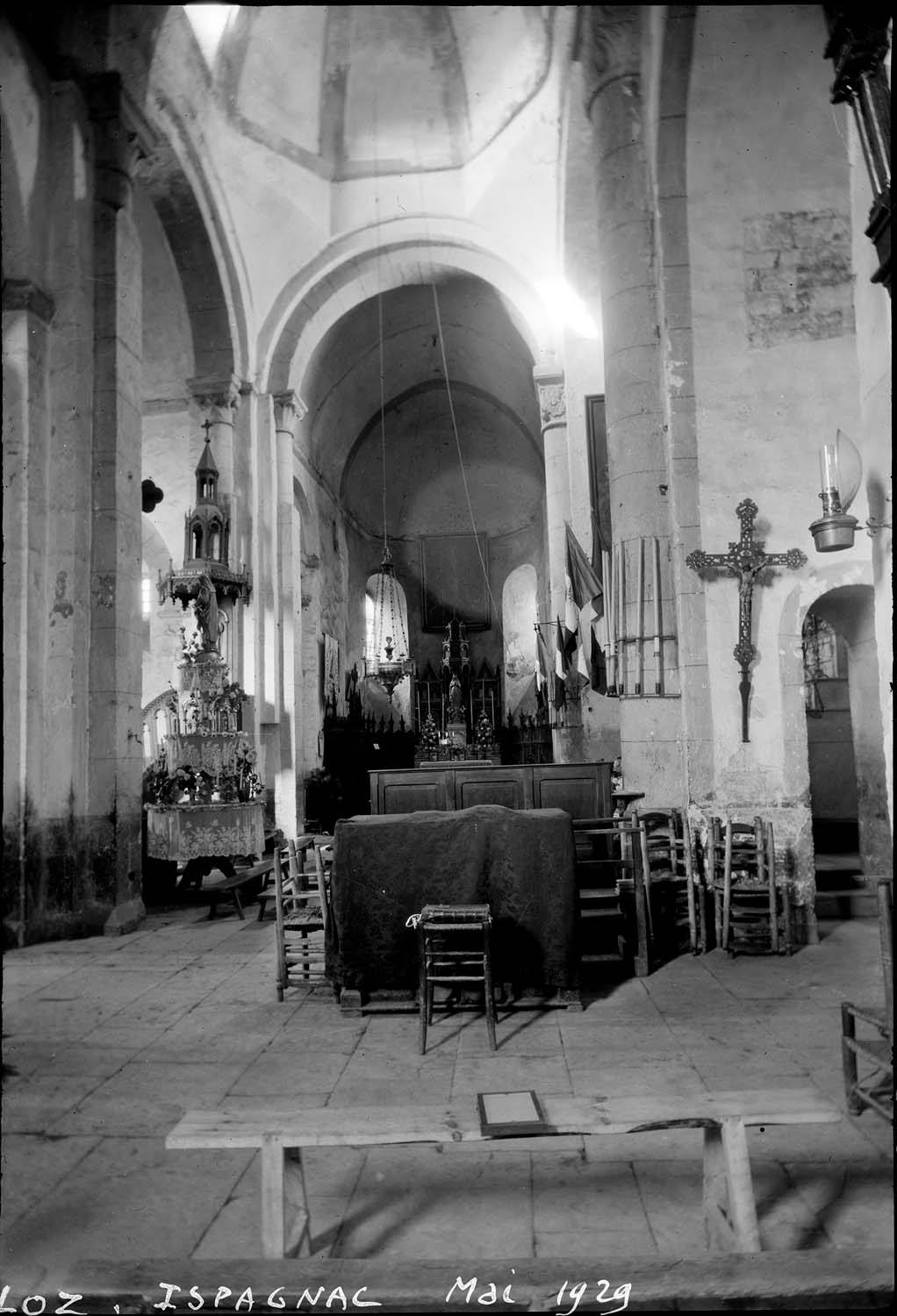 Intérieur en avant du choeur