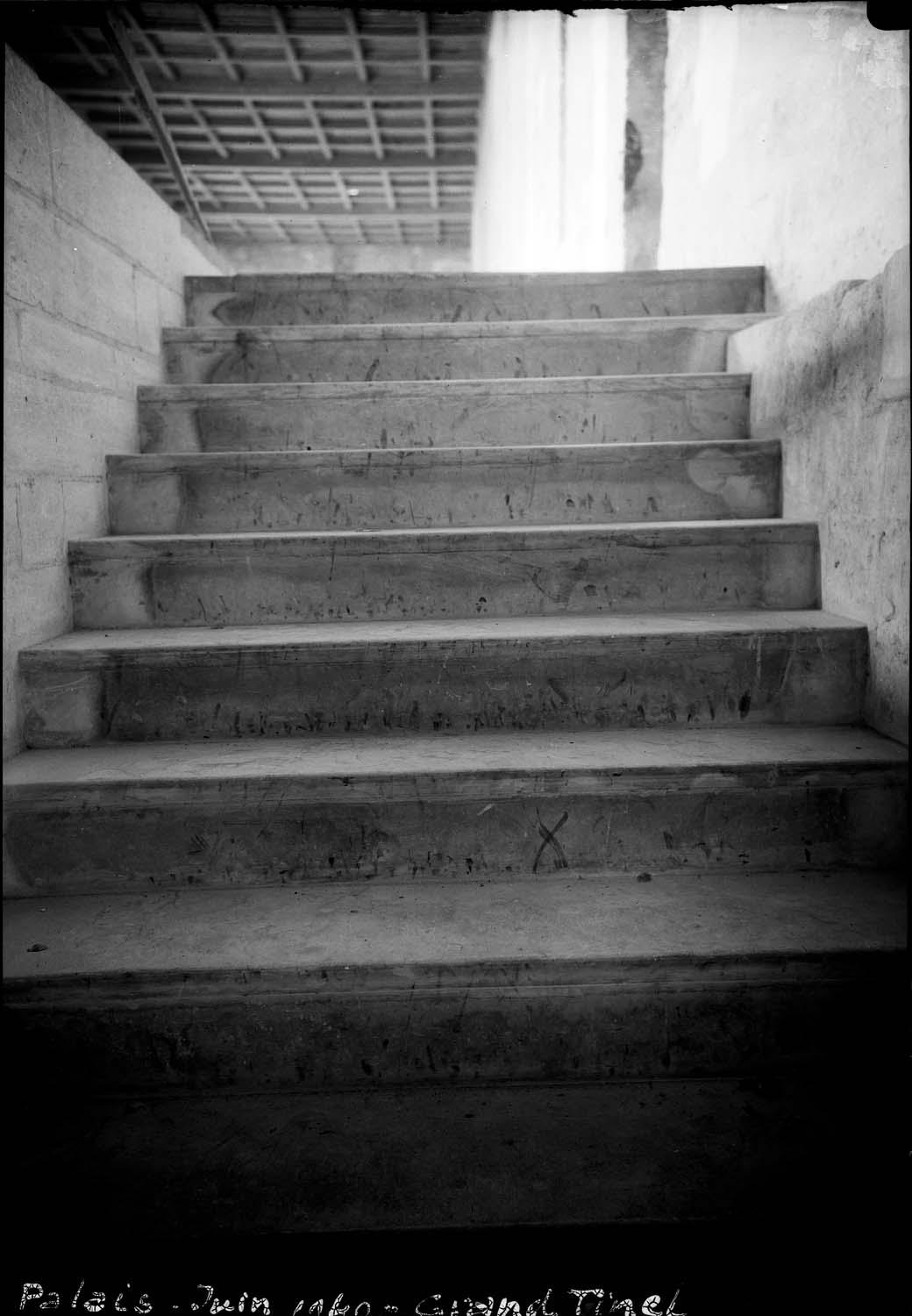 Grand Tinel : escalier de la cuisine de Benoît XII