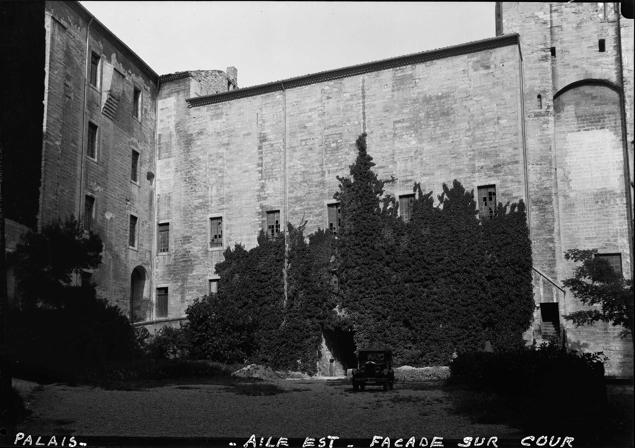 Aile est : façade sur cour