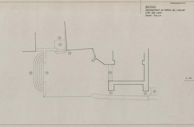 Parvis de l'église : aménagement ; état des lieux, plan relevé niveaux du sol.