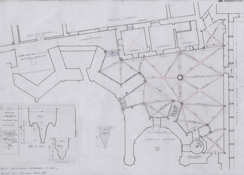 Salle capitulaire : plan relevé des voûtes, doubleaux, croisées d'ogives, arêtes éch. 1/50 + planche profils des arcs doubleaux et des croisées d'ogives tiré des Cahiers du Centre de Recherches des Monuments Historiques par M. ESPA François en 1957 échelle non déterminée.