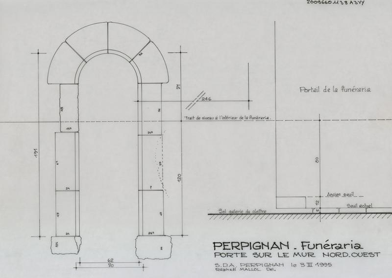 Porte sur le mur nord-ouest : élévation et plan au sol cotés.