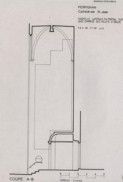 chapelle latérale du portail sud avec emprise des volets d'orgue : coupe A-B.