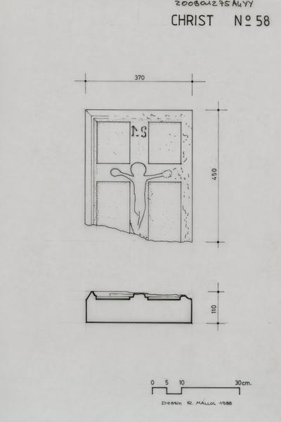 Ancienne Gendarmerie, ci-devant Grand Séminaire ; pierre sculptée (fragment) en calcaire provenant du Campo Santo ; parallélépipède rectangle bordé sur la face antérieure d'un double-chanfrain qui encadre un Christ en croix : plan sur la ligne médiane et vue de face, détails et cotes de la pierre.