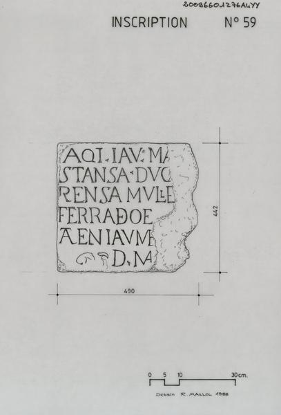 Ancienne Gendarmerie, ci-devant Grand Séminaire ; pierre sculptée (fragment) en marbre blanc provenant du Campo Santo ; fragment coin gauche portant une inscription : vue de face, détails et cotes de la pierre.