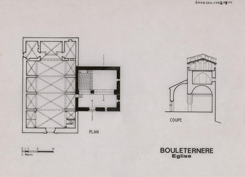 Plan général ; en gras le clocher formé par le donjon du château ; coupe transversale sur le clocher.