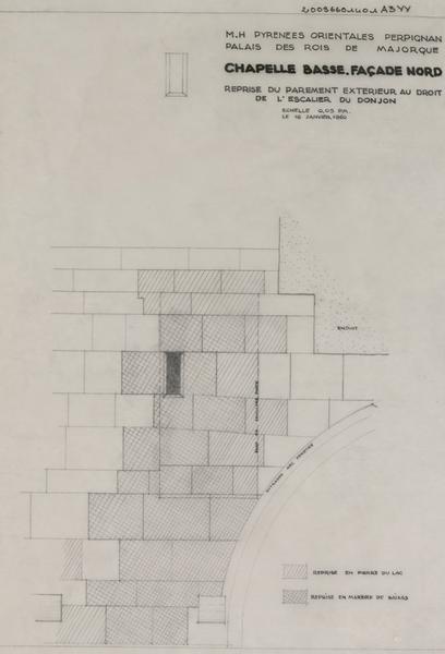 Palais des Rois de Majorque ; chapelle basse, façade nord ; reprise du parement extérieur au droit de l'escalier du donjon : calepinage légendé reprise en pierre du lac et reprise en marbre de Baixas.