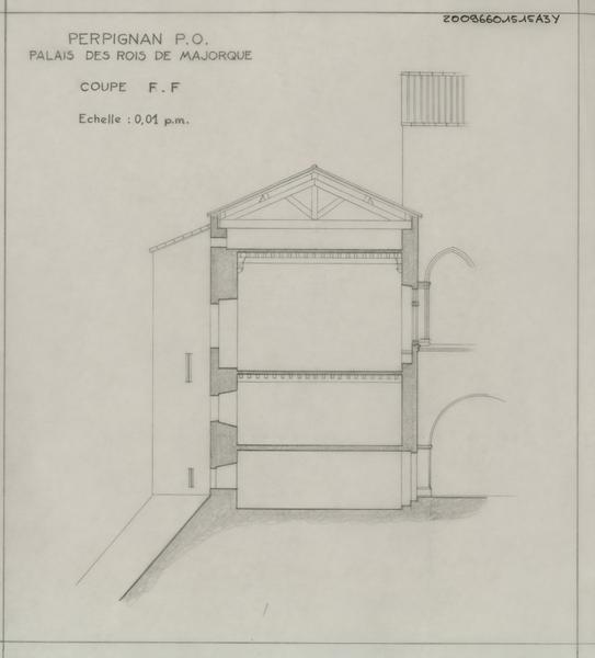 Palais des Rois de Majorque ; cour de la Reine ; façade Ouest du logis Est avec une partie de la jonction avec la façade du logis méridional : coupe transversale.