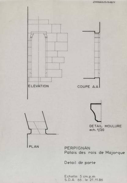 Palais des Rois de Majorque ; détails d'une porte de la fin du XIIIe siècle : plan, élévation, coupe AA ; détail moulure éch. 1/20.