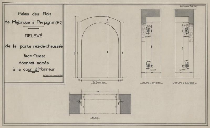 Palais des Rois de Majorque ; porte d'accès face Ouest donnant accès à la cour d'honneur ; relevé : plan, élévation, coupes à droit et à gauche.