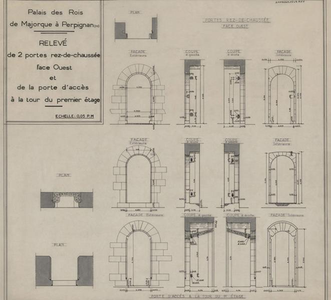 Palais des Rois de Majorque ; tour de l'Hommage ; relevé de deux portes rez-de-chaussée, face Ouest et de la porte d'accès à la tout du premier étage : plan, élévations extérieures et intérieures, coupes à droite et à gauche pour chaque porte.