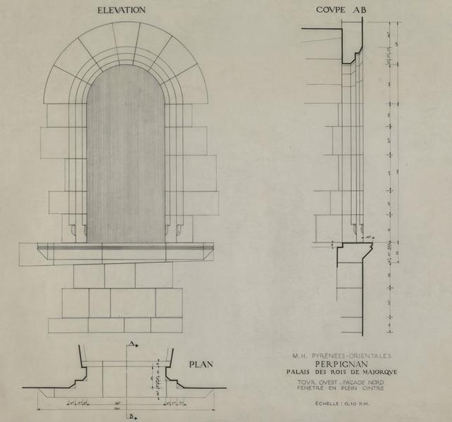 Palais des Rois de Majorque ; tour Ouest ; façade Nord ; fenêtre en plein cintre : plan et coupe cotés ; élévation.