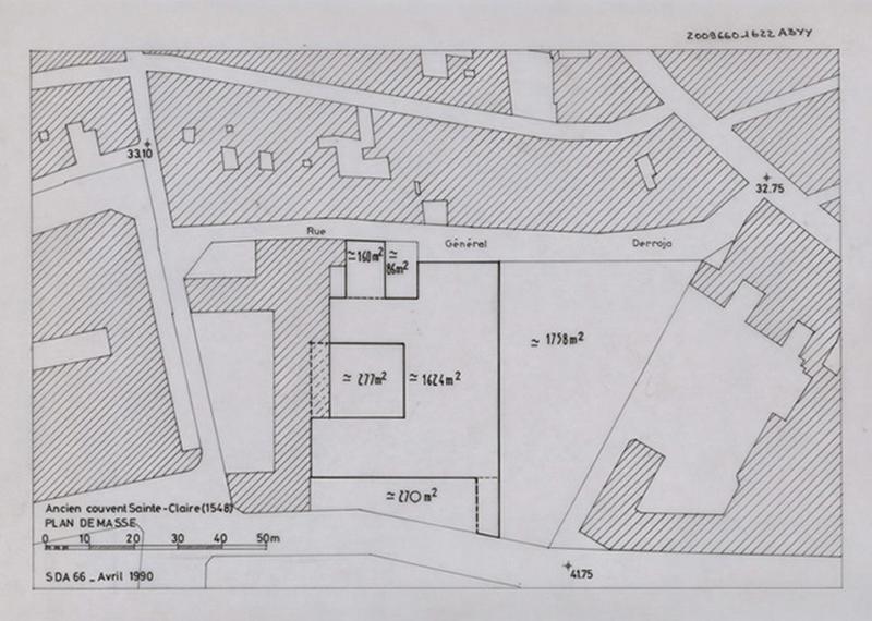 Plan de masse avec sens des pentes de la toiture.