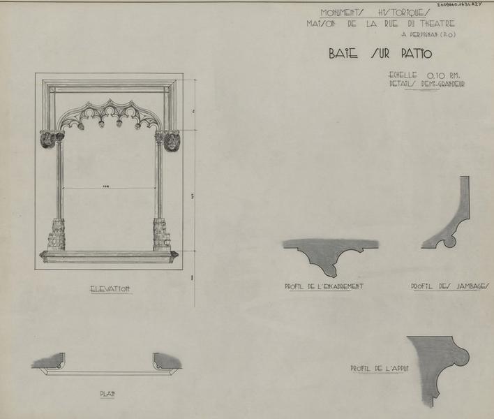 Baie sur patio :plan, élévation cotée éch. 1/10 ; profils de l'encadrement, des jambages et de l'appui éch. 1/2.