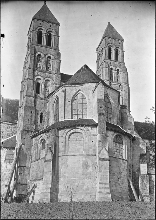 Eglise : abside et tours