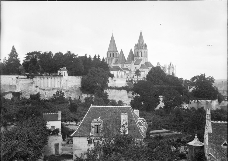 Ensemble sud-est, parties supérieures dominant la ville