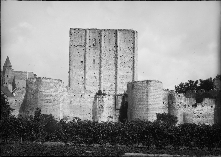 Façade sud : donjon