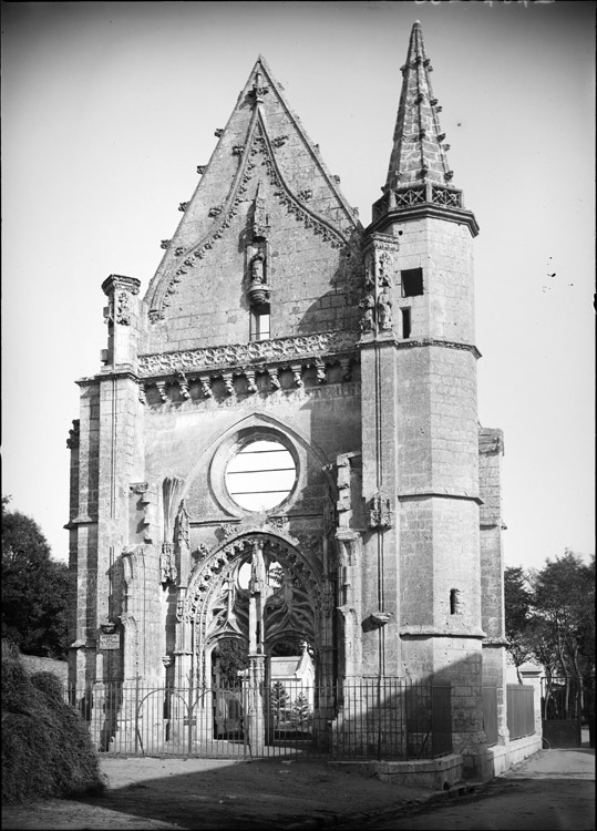 Façade ouest en ruines