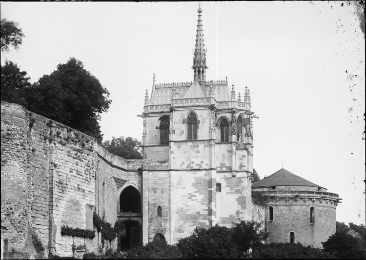 Chapelle Saint-Hubert au-dessus des remparts, et tour Hurtault