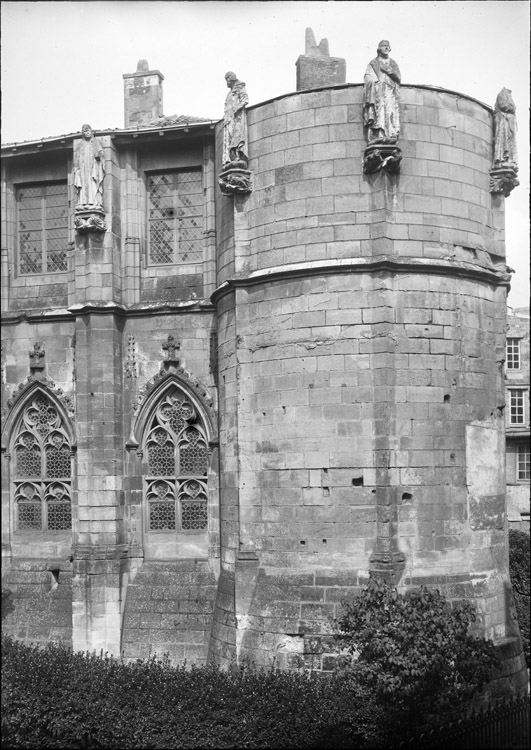 Tour Maubergeon, partie droite : façade sur le jardin