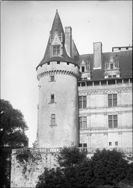 Tour à l’angle sud-est