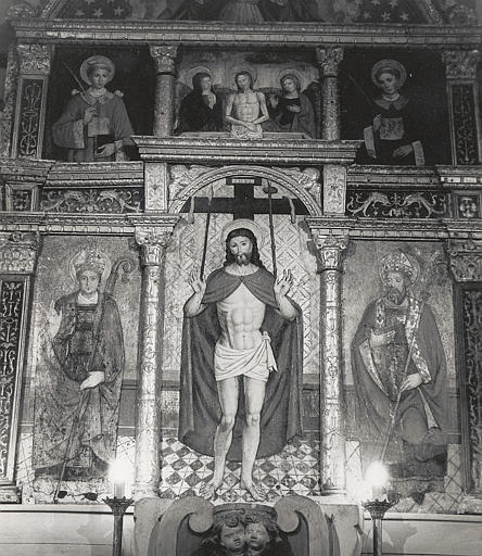 autel, retable, tableaux (7) (maître-autel) : Christ aux cinq plaies (le), saint Martin, saint Nicolas de Bari, Christ de Pitié, saint Laurent, saint Etienne, père éternel (le) - © Ministère de la Culture (France), Médiathèque du patrimoine et de la photographie (objets mobiliers), tous droits réservés