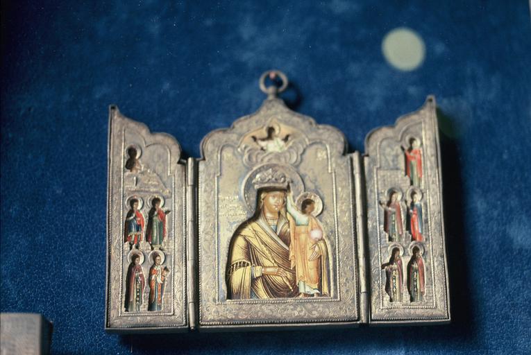 triptyque : La Mère de Dieu entourée de divers saints - © Ministère de la Culture (France), Médiathèque du patrimoine et de la photographie (objets mobiliers), tous droits réservés