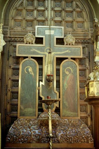 icône : Golgotha, le Christ en croix entre la Mère de Dieu et saint Jean le Théologien ou l'Evangéliste ou Crucifixion - © Ministère de la Culture (France), Médiathèque du patrimoine et de la photographie (objets mobiliers), tous droits réservés