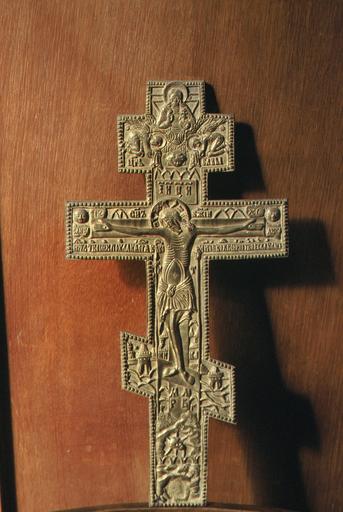 croix avec figuration de la Crucifixion, du Viage du Sauveur non créé-de-main-d'homme - © Ministère de la Culture (France), Médiathèque du patrimoine et de la photographie (objets mobiliers), tous droits réservés