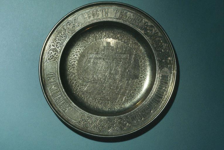 plat circulaire - © Ministère de la Culture (France), Médiathèque du patrimoine et de la photographie (objets mobiliers), tous droits réservés