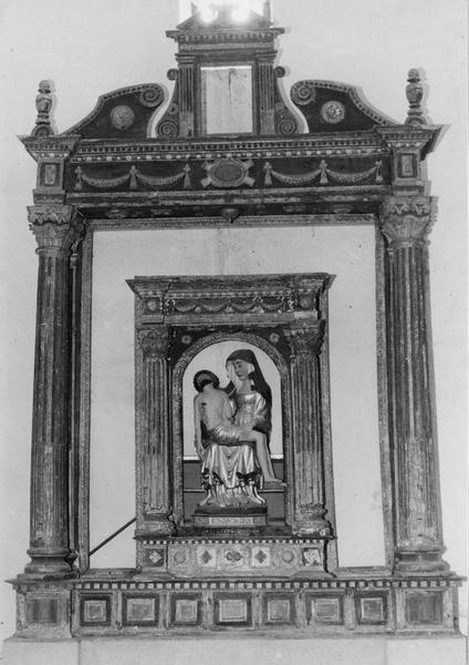 Double retable, groupe sculpté : Vierge de Pitié