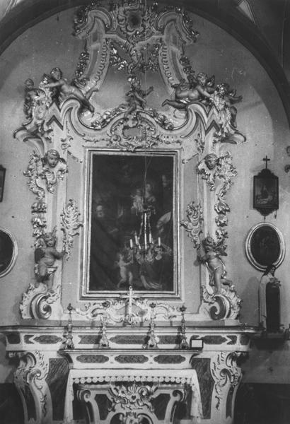 autel, retable, tableau de saint Eloi : Vierge à l'Enfant entre saint Antoine l'ermite et saint Eloi (la), vue générale - © Ministère de la Culture (France), Médiathèque du patrimoine et de la photographie (objets mobiliers), tous droits réservés