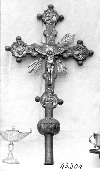 croix de procession, vue générale - © Ministère de la Culture (France), Médiathèque du patrimoine et de la photographie (objets mobiliers), tous droits réservés