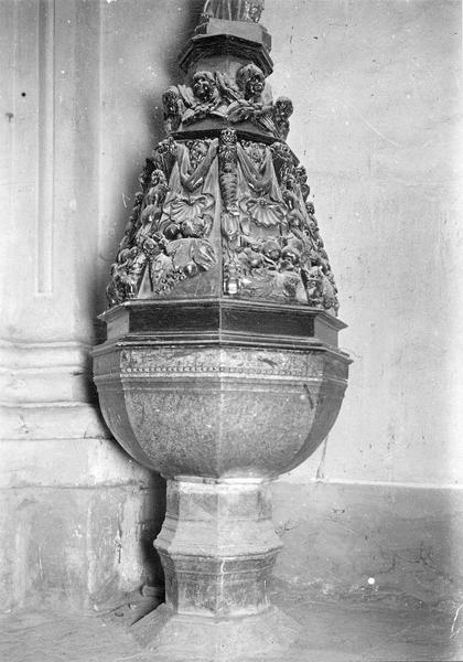 fonts baptismaux, vue générale - © Ministère de la Culture (France), Médiathèque du patrimoine et de la photographie (objets mobiliers), tous droits réservés
