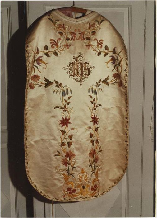 chasuble (ornement blanc), vuegénérale - © Ministère de la Culture (France), Médiathèque du patrimoine et de la photographie, diffusion RMN-GP