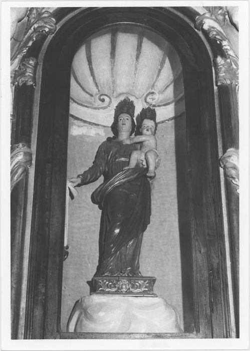 statue (petite nature) de la Vierge, vue générale