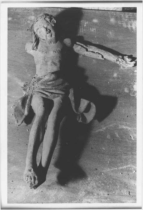 statuette : élément de Christ en croix, vue générale - © Ministère de la Culture (France), Médiathèque du patrimoine et de la photographie, diffusion RMN-GP