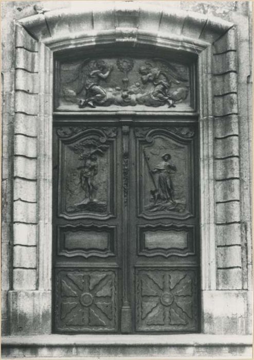 3 vantaux de la porte principale : Saint Sébastien, saint Roch, l'Adoration du saint sacrement - © Ministère de la Culture (France), Médiathèque du patrimoine et de la photographie, diffusion GrandPalaisRmn Photo