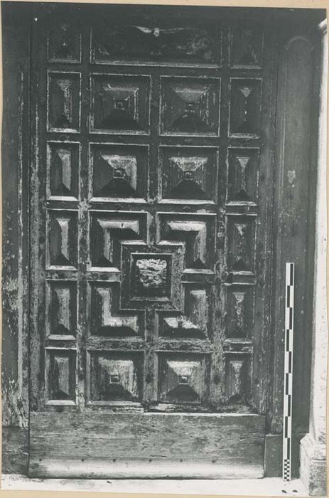 vantail de la porte d'entrée