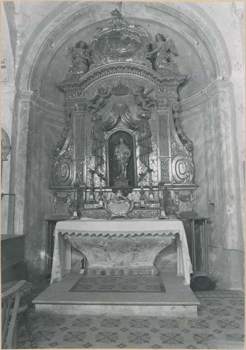 autel et retable de la chapelle Sainte-Madeleine, statue : Sainte Marie-Madeleine, 6 chandeliers et canon d'autel - © Ministère de la Culture (France), Médiathèque du patrimoine et de la photographie, diffusion GrandPalaisRmn Photo