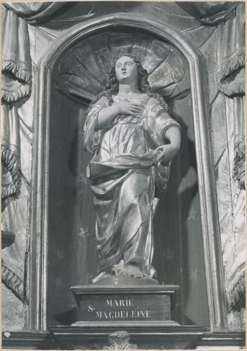 autel et retable de la chapelle Sainte-Madeleine, statue : Sainte Marie-Madeleine, 6 chandeliers et canon d'autel - © Ministère de la Culture (France), Médiathèque du patrimoine et de la photographie, diffusion GrandPalaisRmn Photo