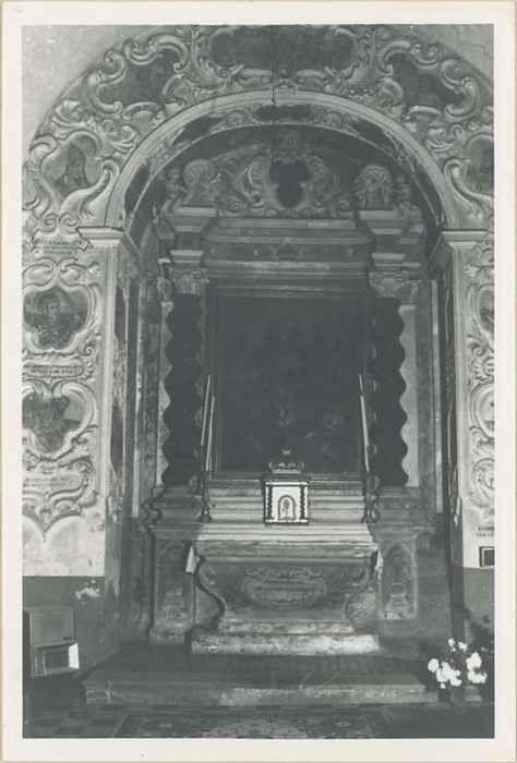 autel retable de la chapelle du Purgatoire, tableau : Saint Roch et saint Jean-Baptiste intercédant auprès de la Vierge à l'Enfant pour les Ames du Purgatoire - © Ministère de la Culture (France), Médiathèque du patrimoine et de la photographie, diffusion GrandPalaisRmn Photo