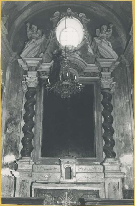 autel retable de la chapelle Saint-Antoine abbé, tableau : Saint Antoine assistant saint Paul ermite dans le désert, entouré de la Vierge à l'Enfant, sainte Anne et un docteur de l'église - © Ministère de la Culture (France), Médiathèque du patrimoine et de la photographie, diffusion GrandPalaisRmn Photo
