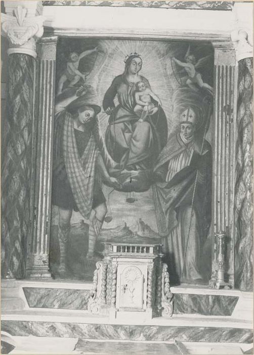 autel retable du Rosaire, tableau : la Vierge du rosaire entouré de saint Michel et saint Blaise - © Ministère de la Culture (France), Médiathèque du patrimoine et de la photographie, diffusion GrandPalaisRmn Photo